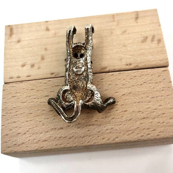 Vintage Sterling Silver Cat Pendant Necklace Charm "Hang-in-There" 3-D Gemstones - Picture 3 of 8